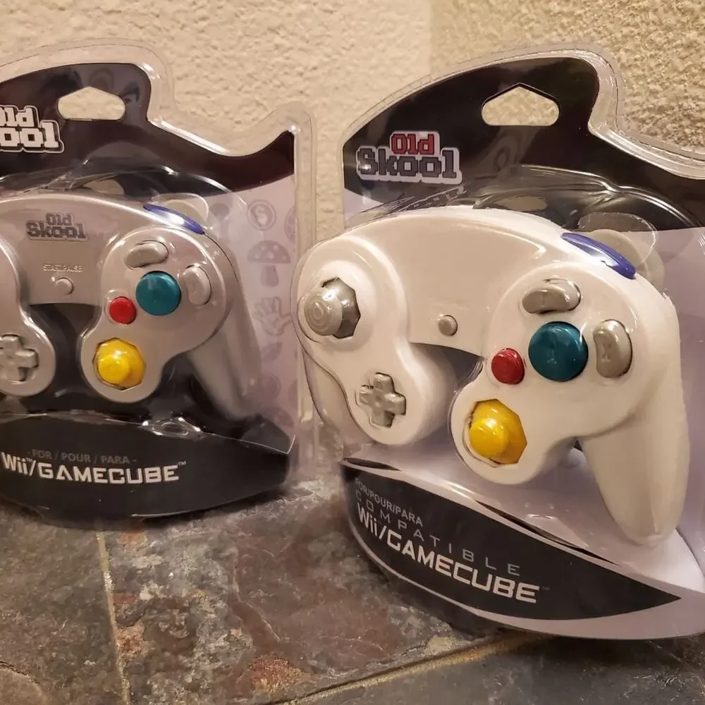 2 Gamecube Controllers - Silver & White (NEW) - Nintendo - Old Skool